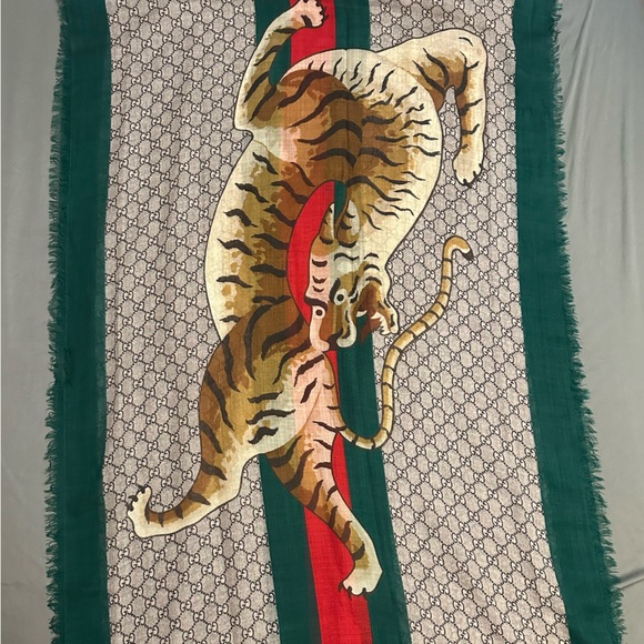 Gucci Scarf - Picture 11 of 17